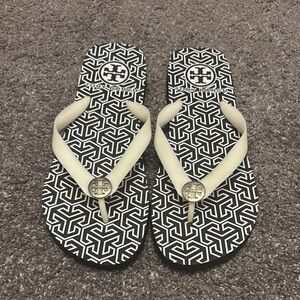 Tory Burch Cream and Brown Sandals Modern Design